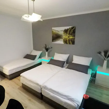 3-zimmer 84qm Mit Separatem Eingang דירה